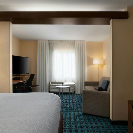 Fairfield Inn & Suites By Marriott London Exterior photo