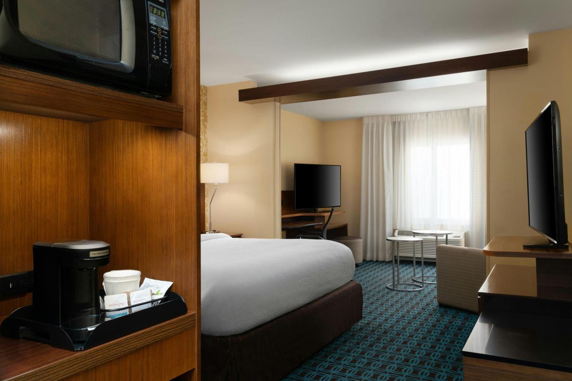 Fairfield Inn & Suites By Marriott London Exterior photo